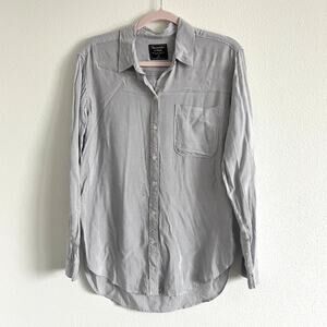 Abercrombie & Fitch Striped Button-Down Shirt XS Versatile Coastal Effortless